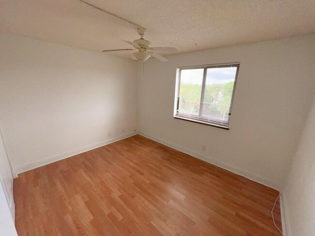 Building Photo - 3700 N Pine Island Rd