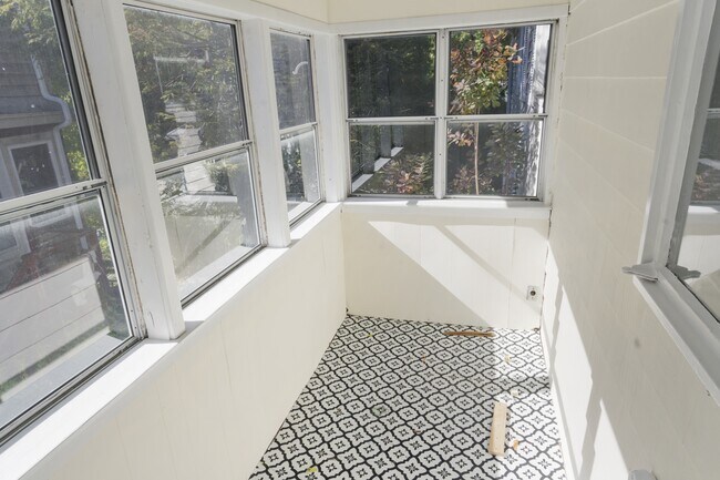 Building Photo - 27 Hermon St
