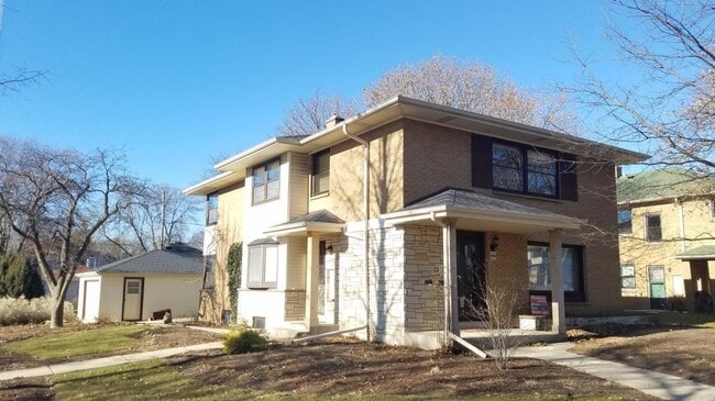 Primary Photo - 4401 N Sheffield Ave