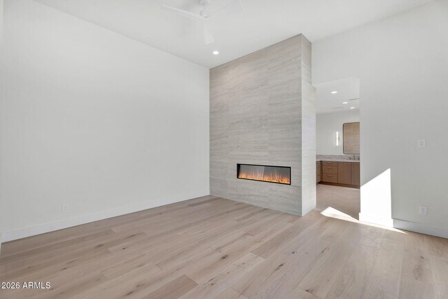 Building Photo - 6975 North 39th Pl