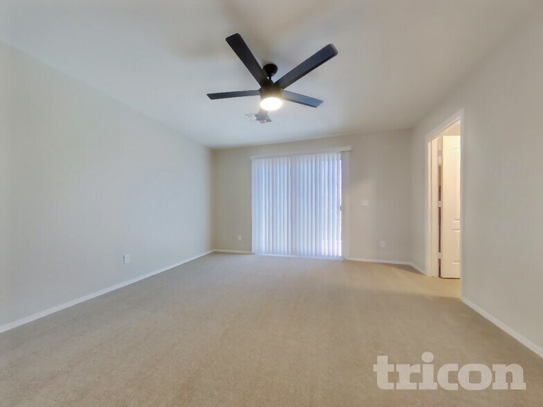 Building Photo - 1462 S 220th Ln