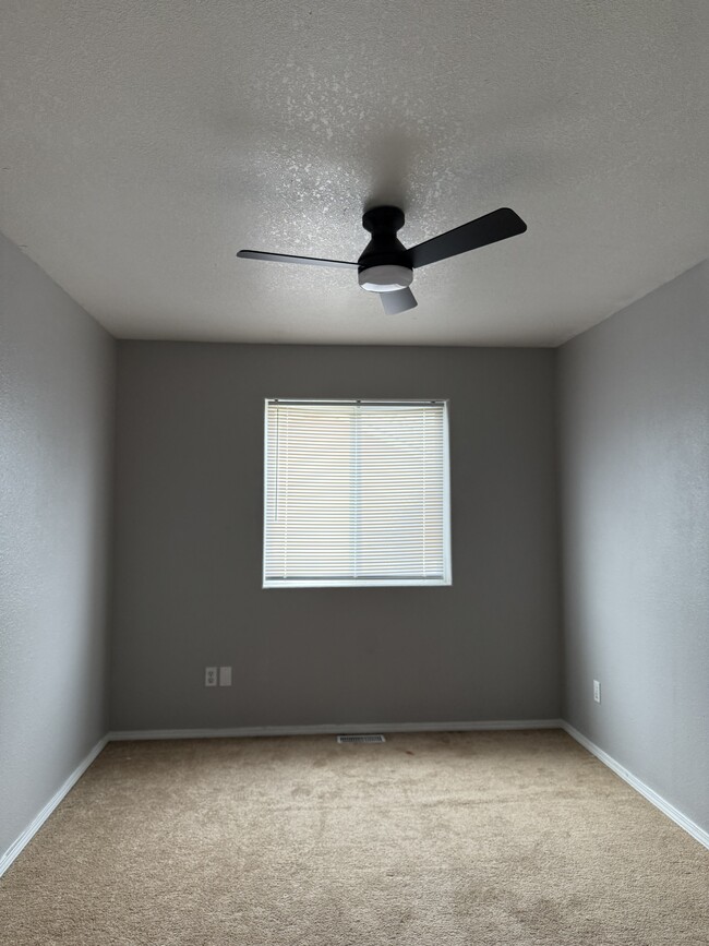 Building Photo - 112 Mallard Dr