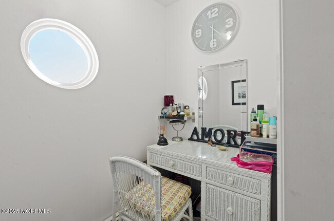 Building Photo - 517 Laurel Ave