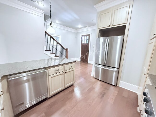 Building Photo - 3BR/3.2BA For Rent