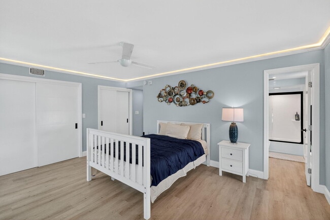 Building Photo - 8125 Crespi Blvd