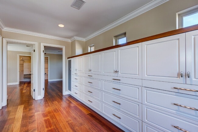 Building Photo - Sophisticated Mediterranean Villa in Newpo...