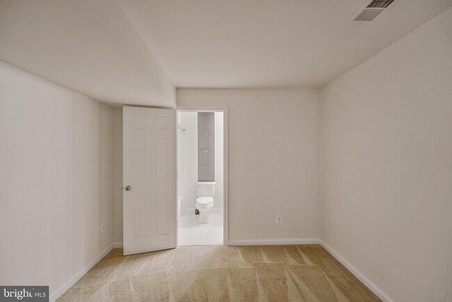 Building Photo - 3461 Eagle Ridge Dr