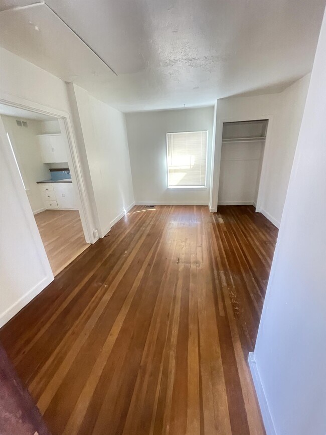 Building Photo - 2414 McGee Ave