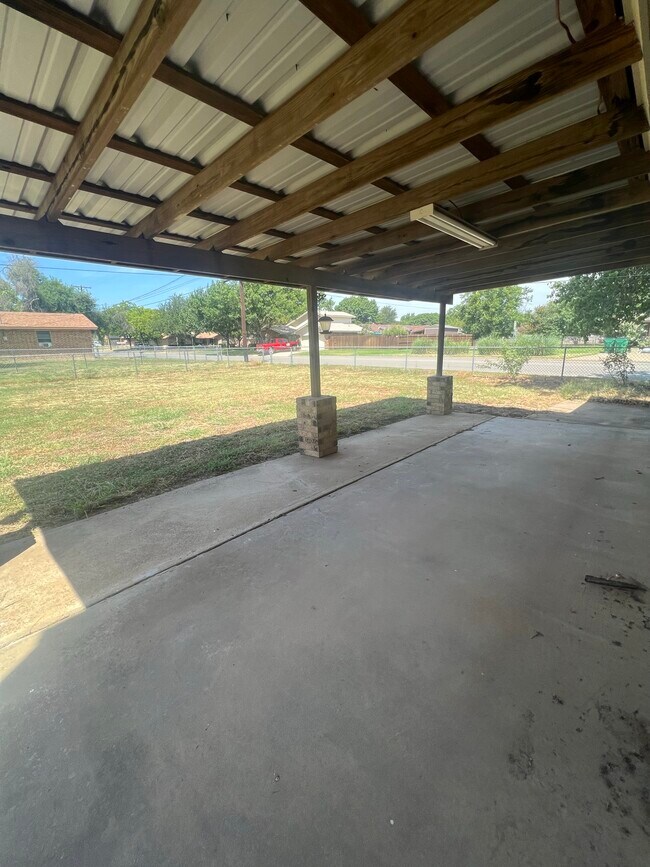 Building Photo - 1364 N Dale Ave