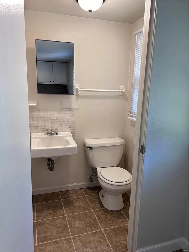 Building Photo - 208 Howard Dr