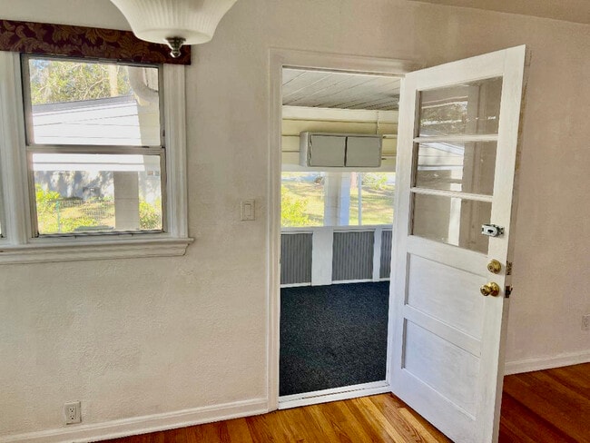 Building Photo - 604 N Kentucky Ave