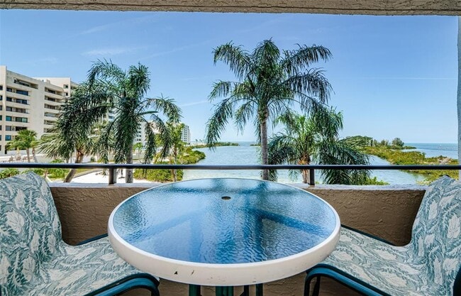 Building Photo - 6035 Sea Ranch Dr