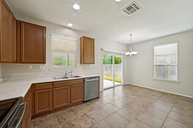 Building Photo - BEAUTIFUL 4-BEDROOM HOME IN VILLA DEL SOL