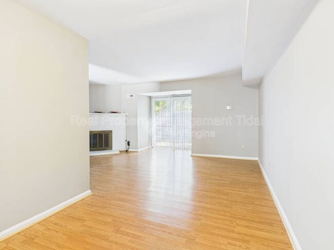 Building Photo - 1055 Old Denbigh Blvd