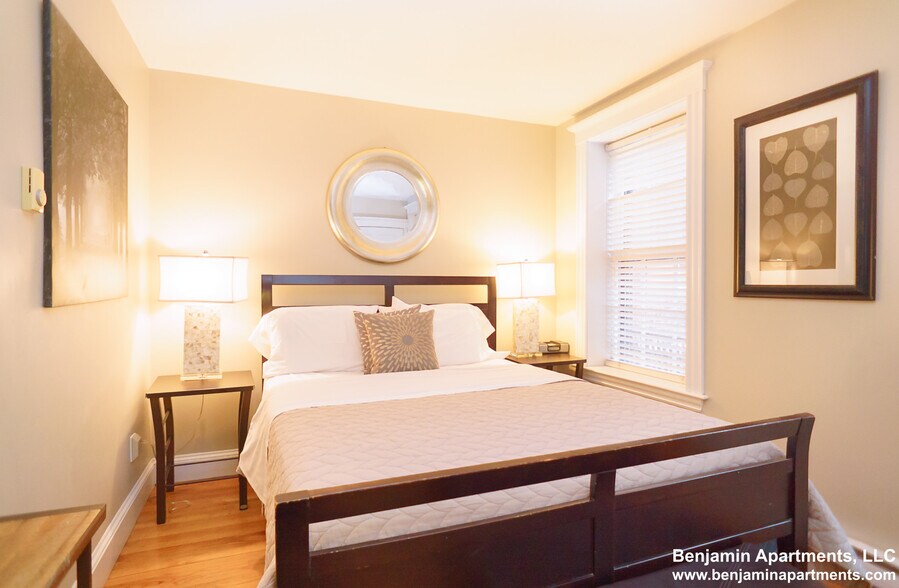 Building Photo - 16 Cedar Ln Way