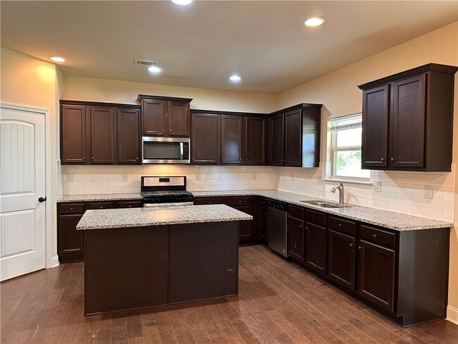 Building Photo - 2611 Melton Common Dr