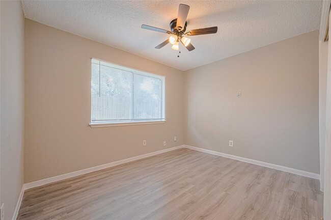 Building Photo - 6822 Stonewater