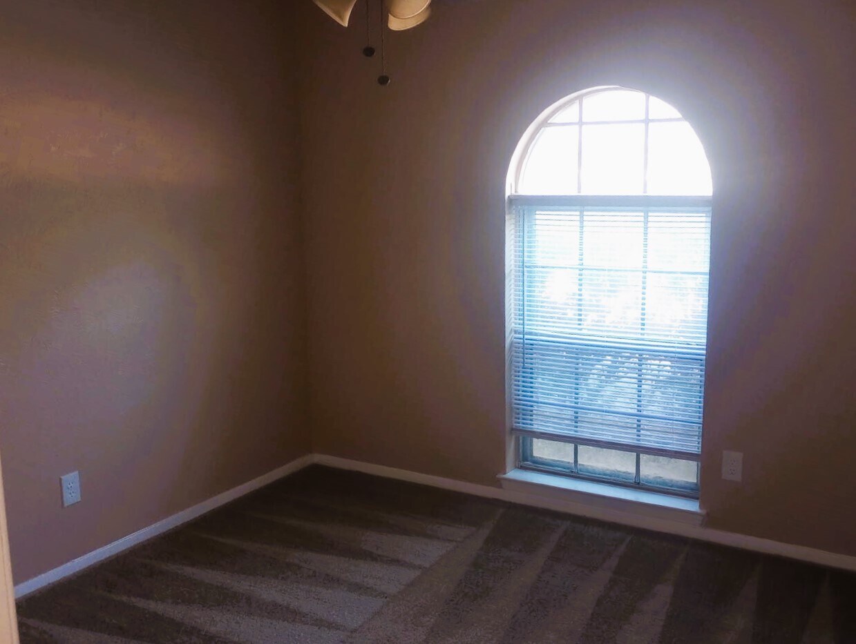 Building Photo - 6628 Harrison Way