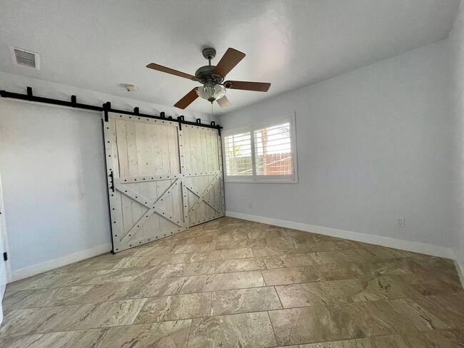 Building Photo - Beautifully Updated 3 Bedroom 2 Bathroom H...