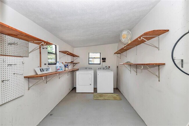 Building Photo - 10060 SW 93rd Ave