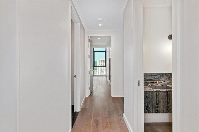 Building Photo - 202 Nueces St