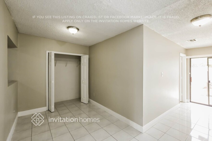 Building Photo - 1435 SW 137th Pl