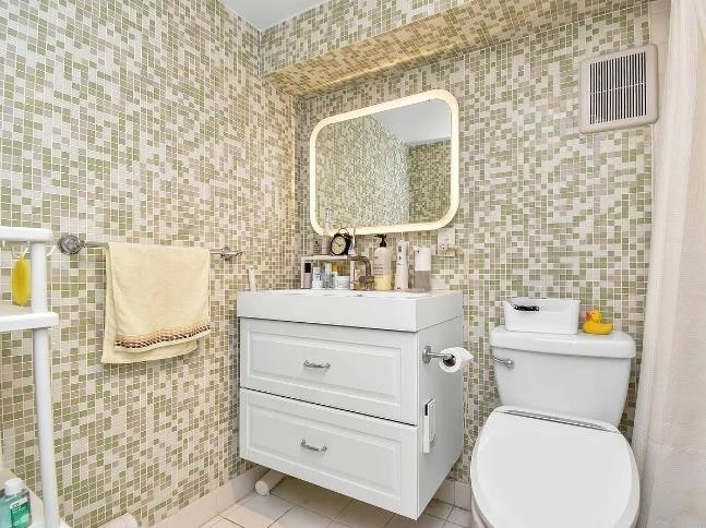 Building Photo - 212 9th St