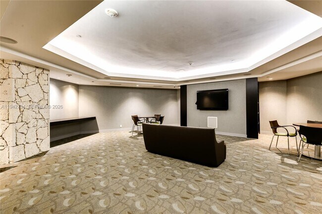 Building Photo - 1121 Crandon Blvd