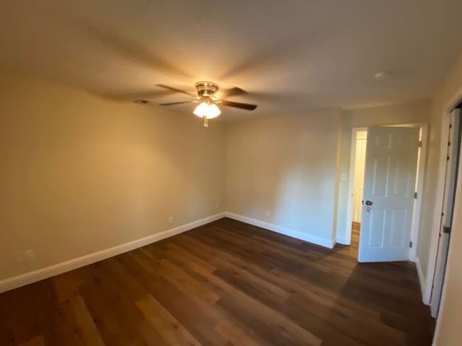 Building Photo - Upgraded 2 bedroom condo in a gated commun...