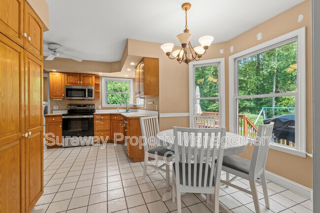 Building Photo - 100 Westwood Hill
