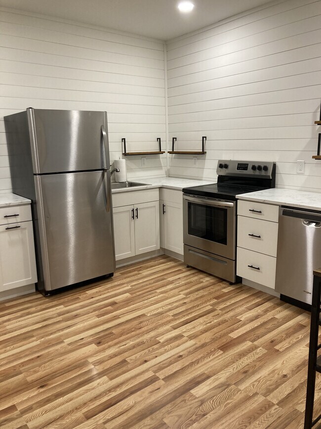 Building Photo - 951 W Branch Ave