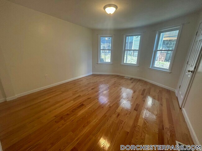 Building Photo - 207 Harvard St