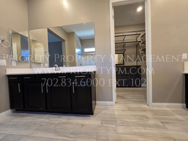 Building Photo - 738 Briar Knoll Dr