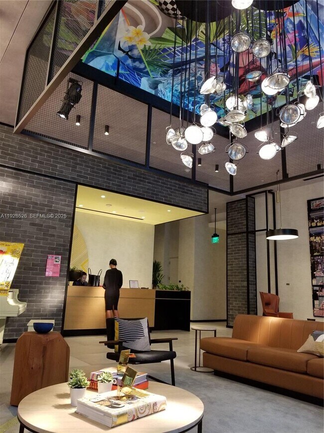 Building Photo - 121 NE 34th St