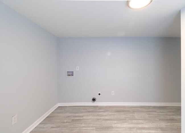 Building Photo - 770 Mahoney Rd