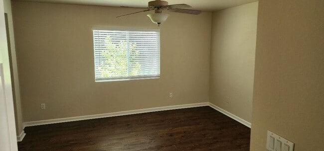 Building Photo - Charming 3-Bedroom Home in Folsom – Move i...