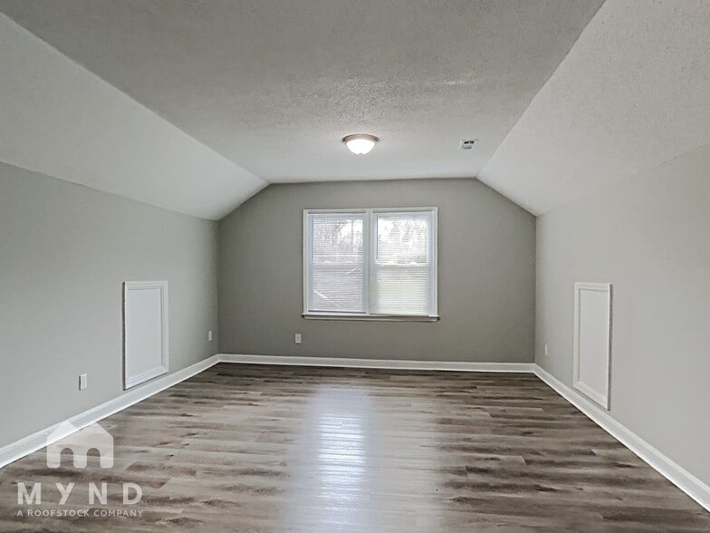 Building Photo - 10024 Fireside Ln