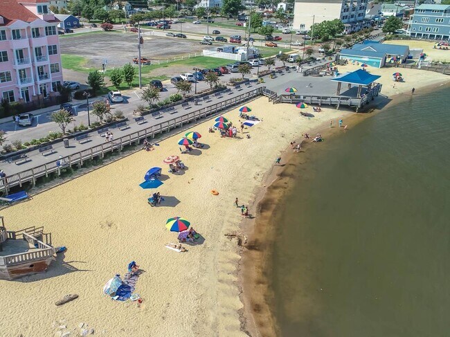 Building Photo - 3637 8th St