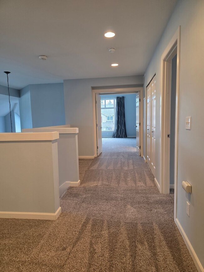 Building Photo - 4 Bedroom Home in Parkland Green!