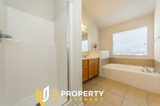 Building Photo - 5425 Smt Vw Dr