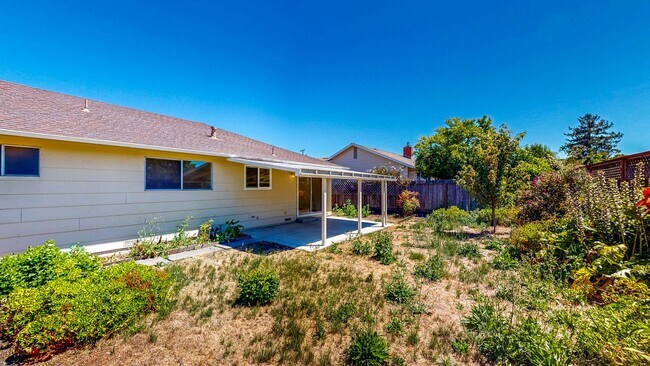 Building Photo - 1925 Leafgreen Dr