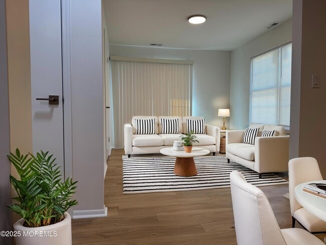 Building Photo - 709 Zlotkin Cir