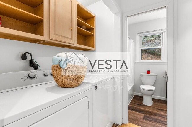 Building Photo - 220 Meredith Lp