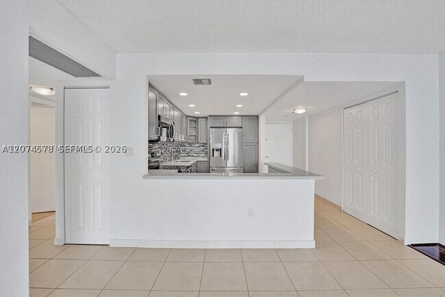 Building Photo - 20505 E Country Club Dr