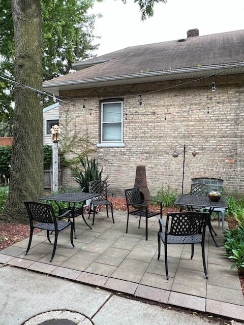 Building Photo - 132 Circle Ave