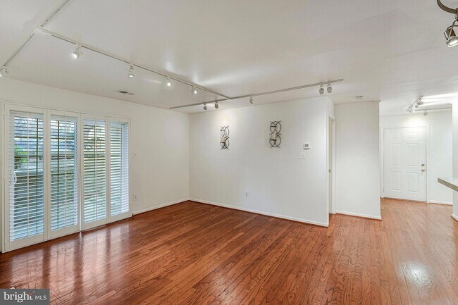 Building Photo - 2237 Lovedale Ln