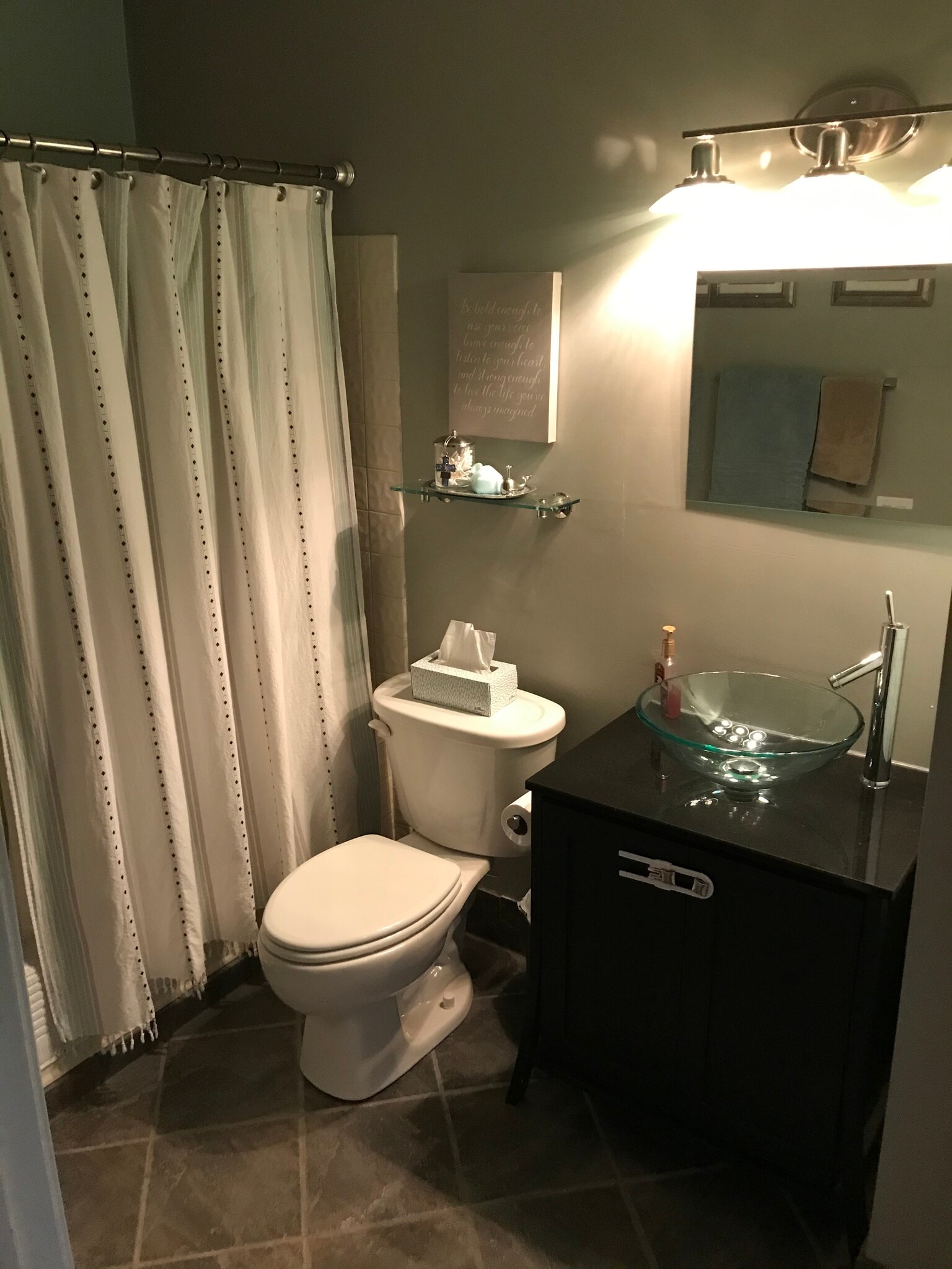Guest Bathroom - 902 Pritchard Pl