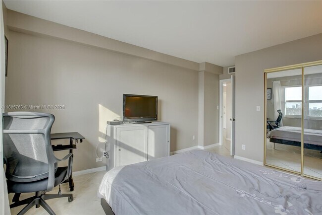 Building Photo - 200 S Birch Rd