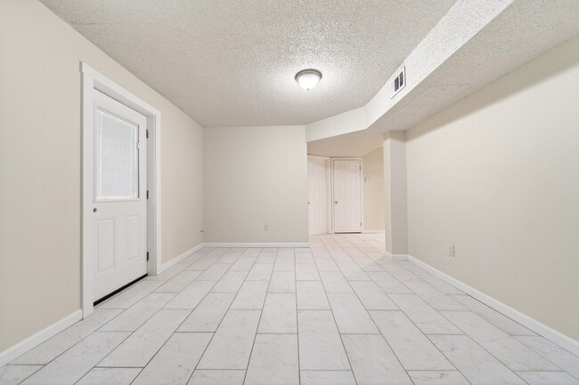 Building Photo - 235 Savely Dr