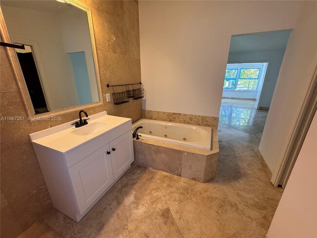 Building Photo - 332 NW 47th Ave